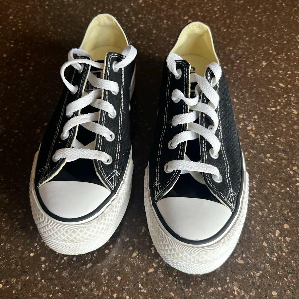 Converse All Star Black and White Sneakers Kids Size 4 Lace Up